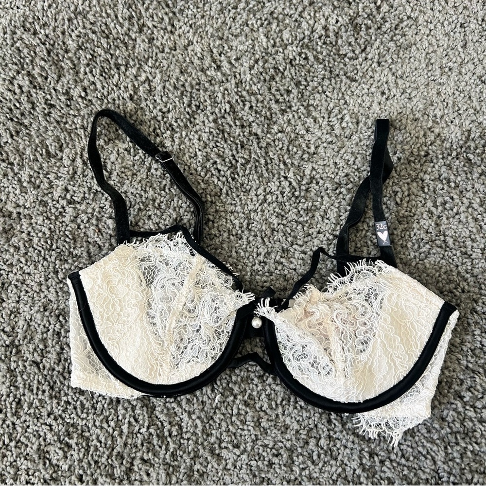 Victorias Secret White Lace Unlined Bra